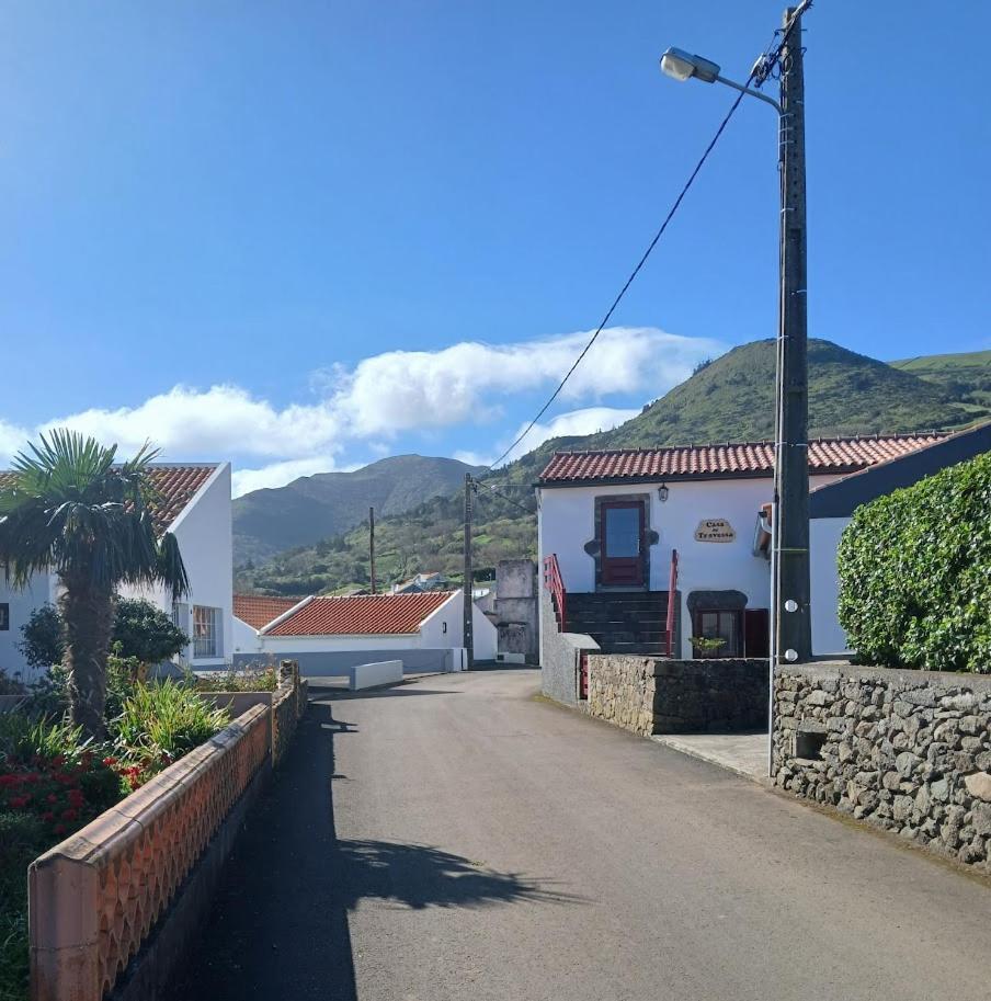 Casa Da Travessa Villa Санта Круз да Флорес Екстериор снимка